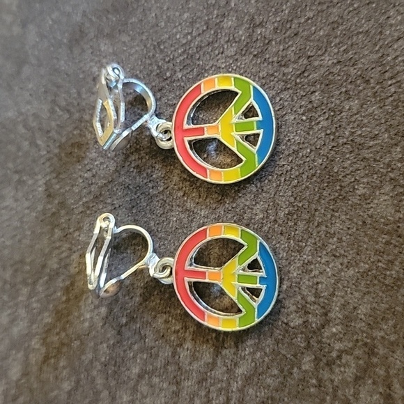3/$30 VTG 1980s Rainbow Peace Sign Hippie Clip-on Dangle Earrings - Picture 2 of 4